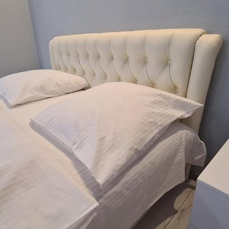 Apartaments On Vulytsia Heroiv Ato 32 Krivoy Rog Bagian luar foto