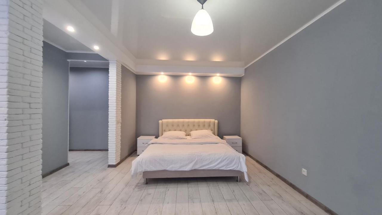 Apartaments On Vulytsia Heroiv Ato 32 Krivoy Rog Bagian luar foto