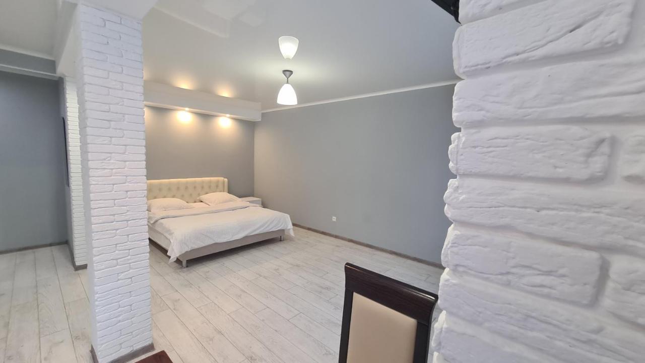 Apartaments On Vulytsia Heroiv Ato 32 Krivoy Rog Bagian luar foto