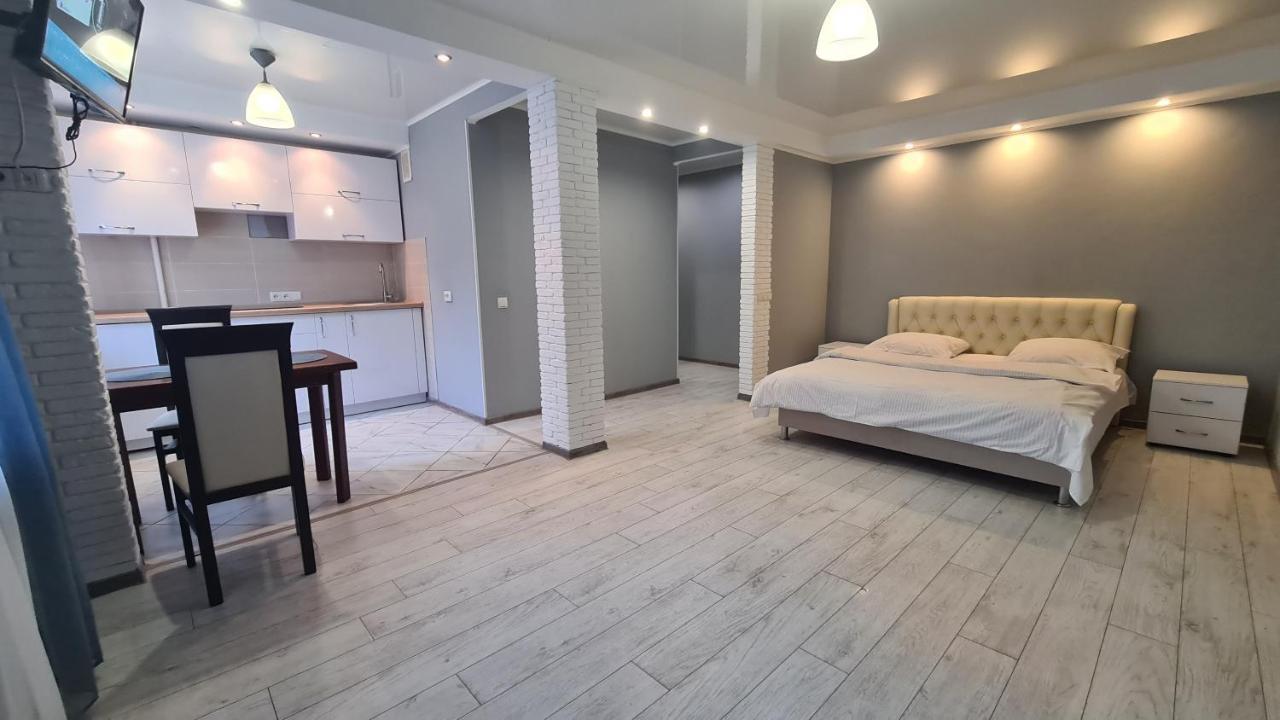 Apartaments On Vulytsia Heroiv Ato 32 Krivoy Rog Bagian luar foto